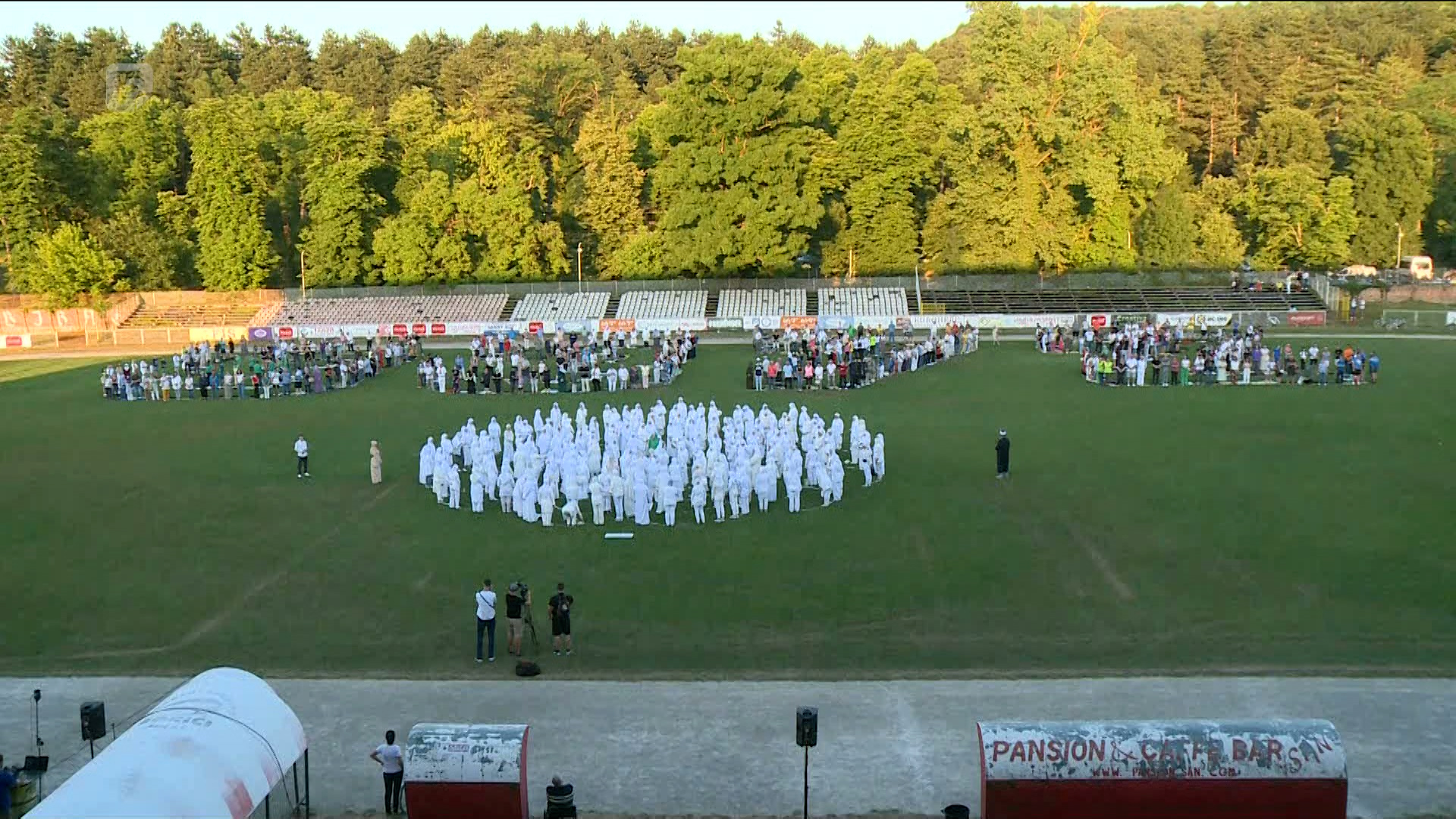 Srebrenički cvijet na nogometnom stadionu u Bihaću